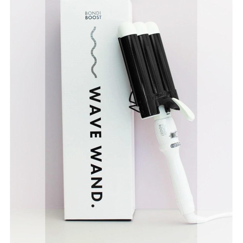Bondi Boost triple barrel wave wand.